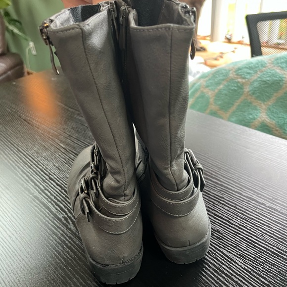 🟢5/$25  Dream pairs Gray Boots 4 - Picture 13 of 16